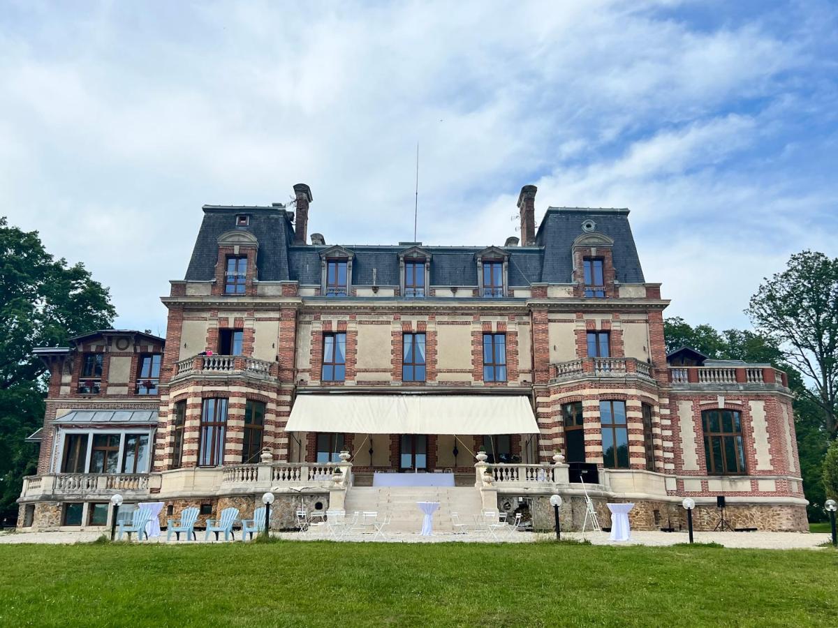 Chateau De Crenille Chaumes-en-Brie Exterior foto